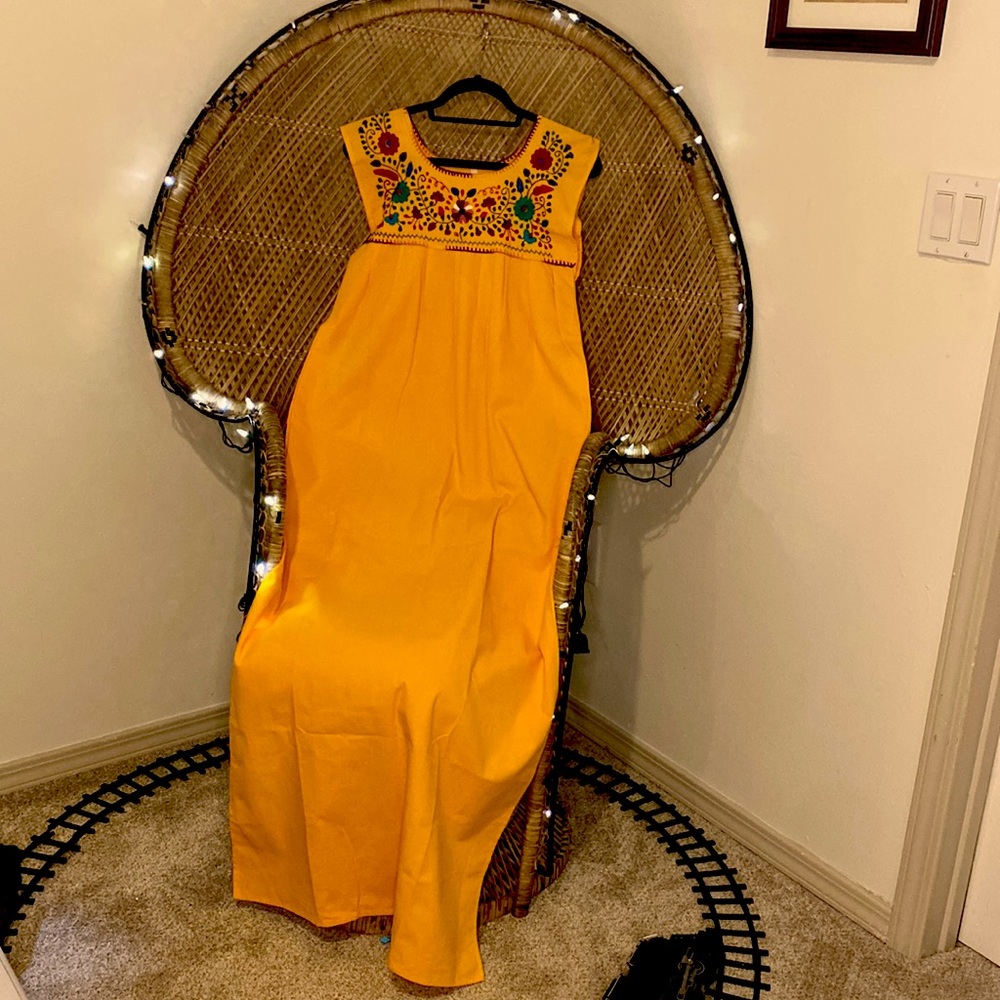 SOLD🚫New Traditional Mexican embroidery dress